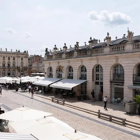 Sur La Place Stanislas Apartman *