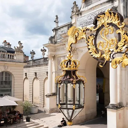 Apartment Sur La Place Stanislas